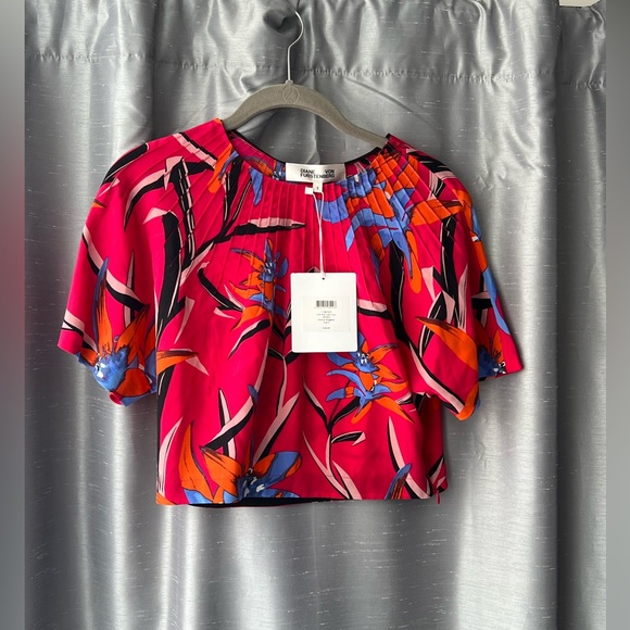 DVF Pin Tuck Crop Top size small NWT - Picture 2 of 6